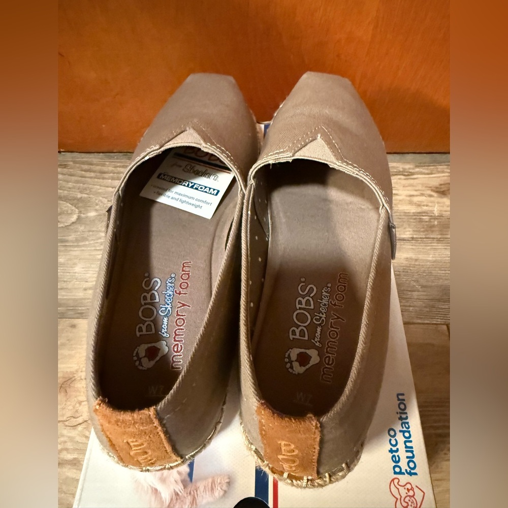 Skechers Taupe Canvas Espadrille Slip-Ons, Box included, worn once - Picture 4 of 11